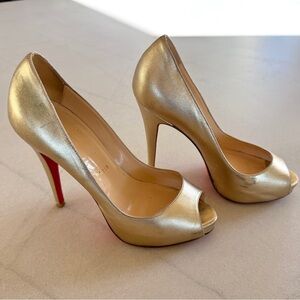 Christian Louboutin Very Prive Gold Metallic Peep Toe Platform Heels Size 36.5